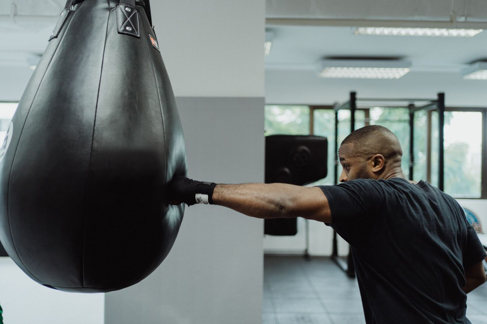 The Most Disciplined New Amenity in Hospitality Isn’t a Spa. It’s a Sandbag - Photo by Ketut Subiyanto on Pexels