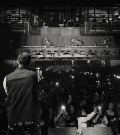 drake - Photo by Faruk Tokluoğlu on Pexels