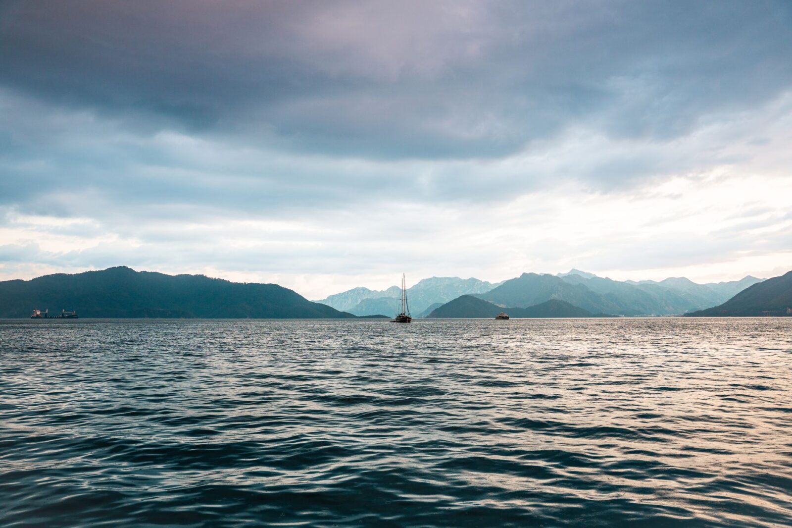 Overrated Tourist Traps and Where to Go Instead - Photo by MÖV  Frame on Pexels