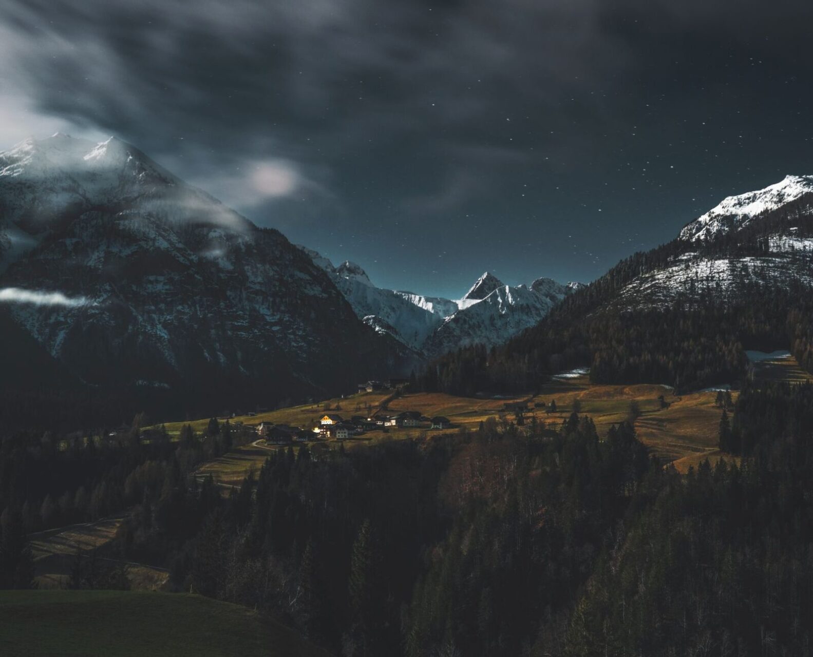 Our Editors Are Going to Megève, Ibiza, and Copenhagen in June—Here's What We're Taking With Us - Photo by Andreas Schnabl on Pexels