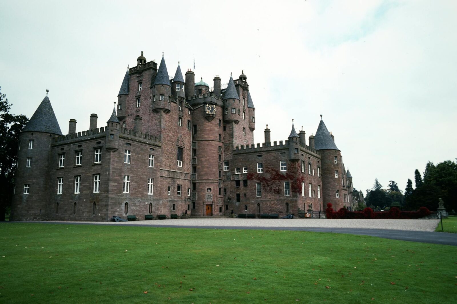scotland best places to visit - Photo by pierre matile on Pexels
