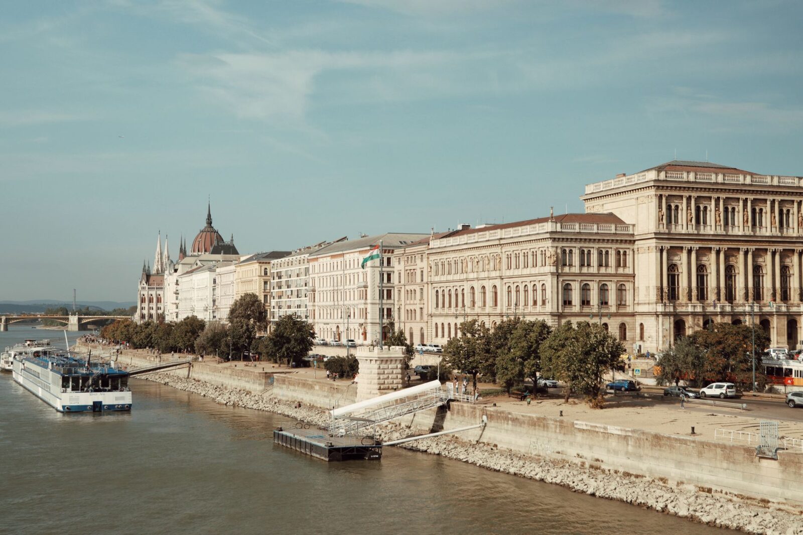 cruises - Photo by Efrem  Efre on Pexels