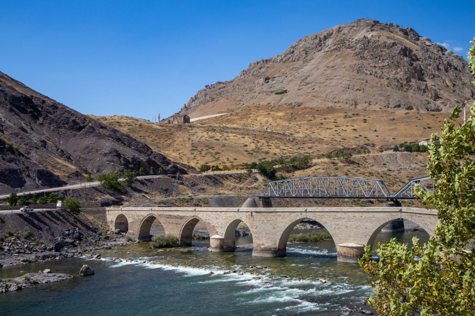 Amazing Bridges Around the World Every Traveler Should See — Updated Guide - Photo by Zülfü Demir📸 on Pexels