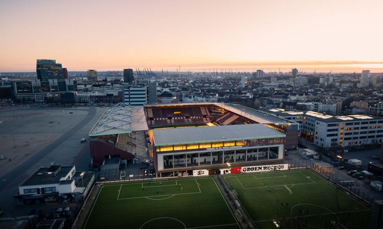 Leisure and Hospitality Leads U.S. Job Growth on World Cup Boost - Photo by Niklas Jeromin on Pexels