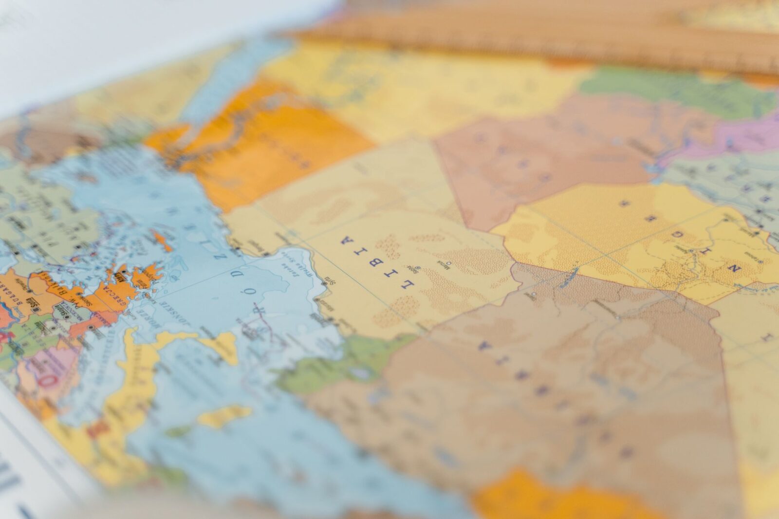 UK and Australia Lift Gulf Travel Warnings, But European Airlines Await Clearance - Photo by MART PRODUCTION on Pexels