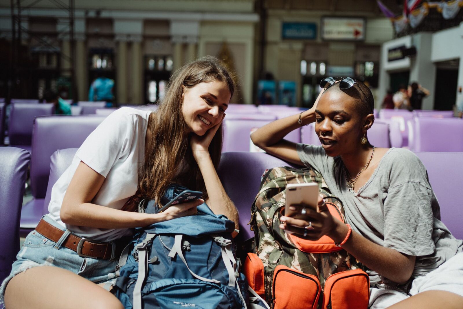 Best Travel Credit Cards for Free Airport Lounge Access 2026 - Photo by Ketut Subiyanto on Pexels
