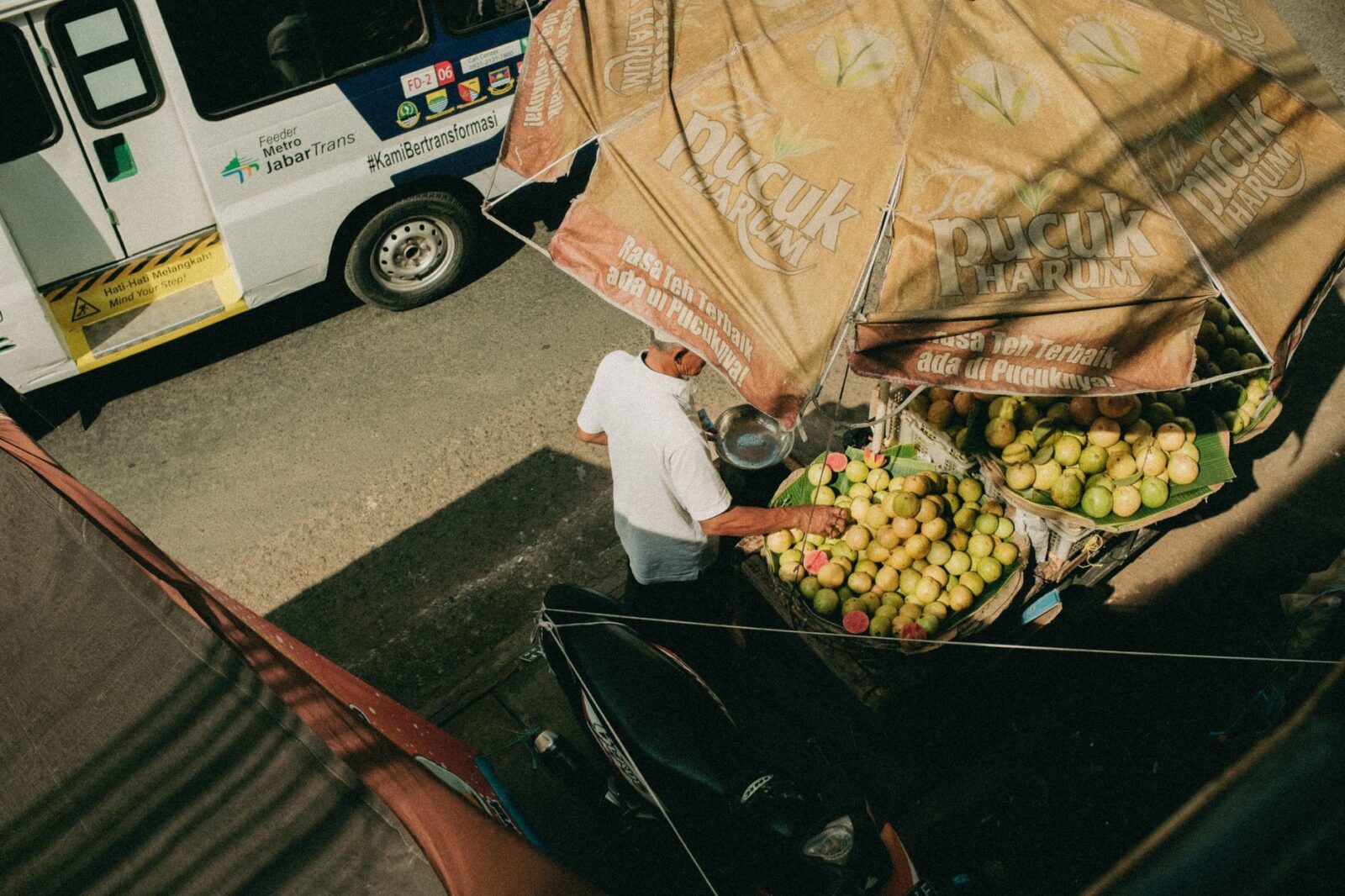Budget Travel Hacks How to Travel the World on $50 a Day - Photo by AHMAD GHANI on Pexels