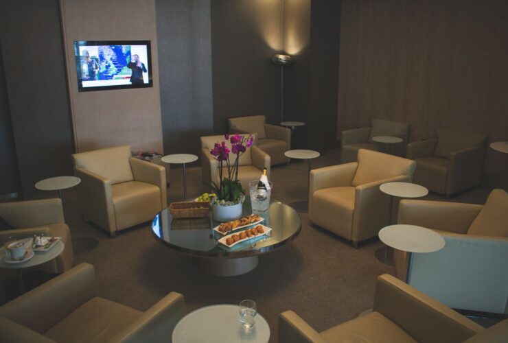 Best Travel Credit Cards for Free Airport Lounge Access 2026 — Updated Guide - Photo by Connor Danylenko on Pexels