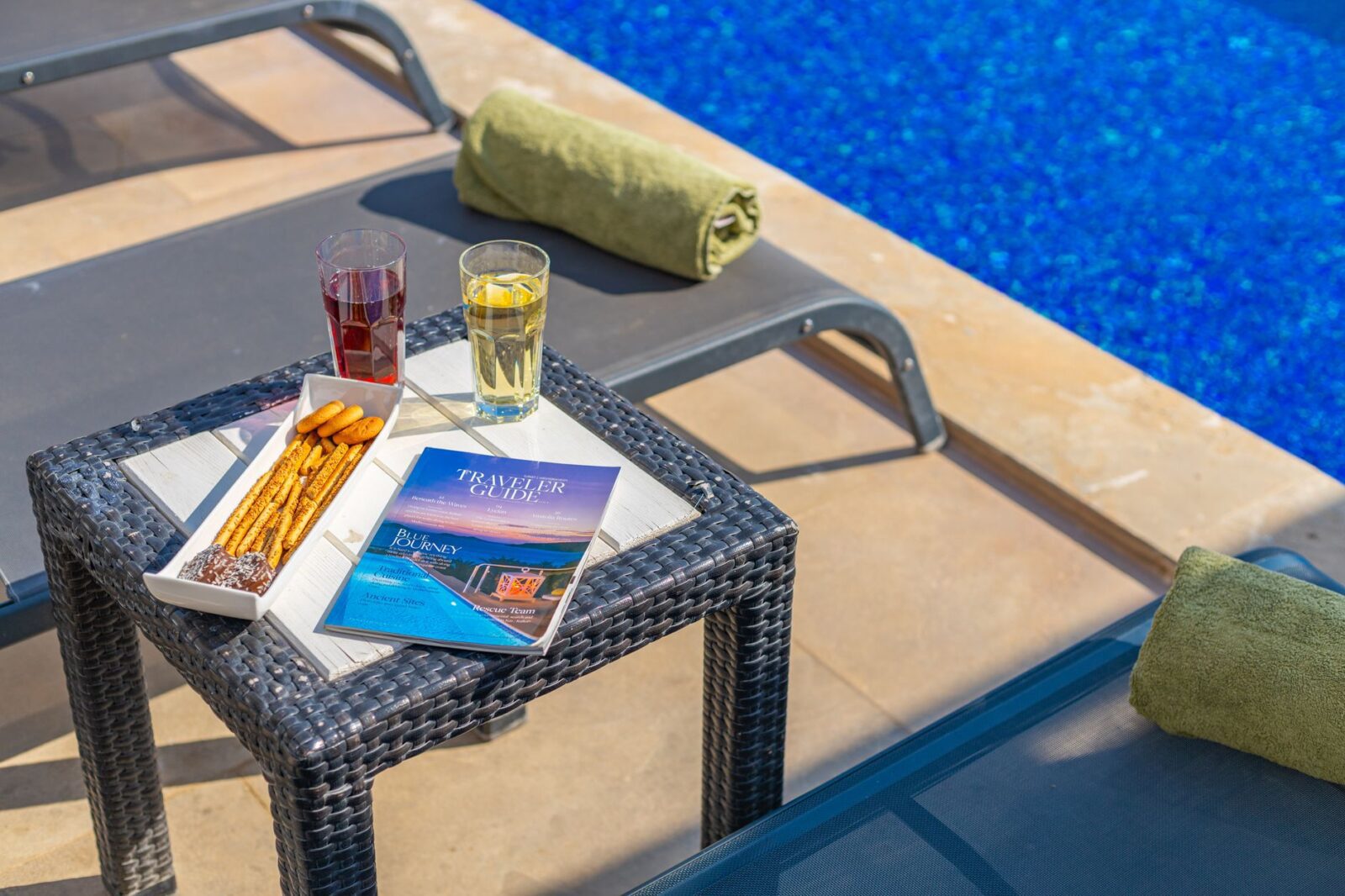 Best Travel Credit Cards for Free Airport Lounge Access 2026 — Updated Guide - Photo by Ahmet ÇÖTÜR on Pexels