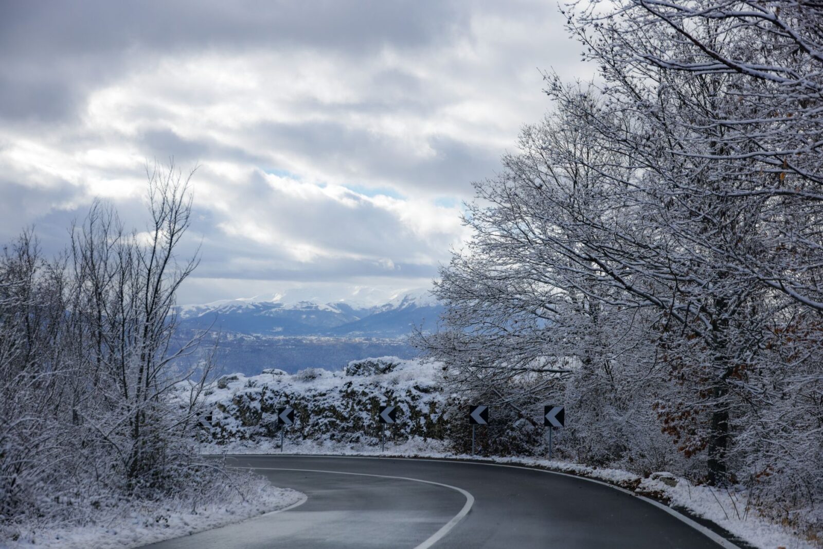 Iceland in Winter Northern Lights Road Trips and Hot Springs - Photo by Magda Ehlers on Pexels