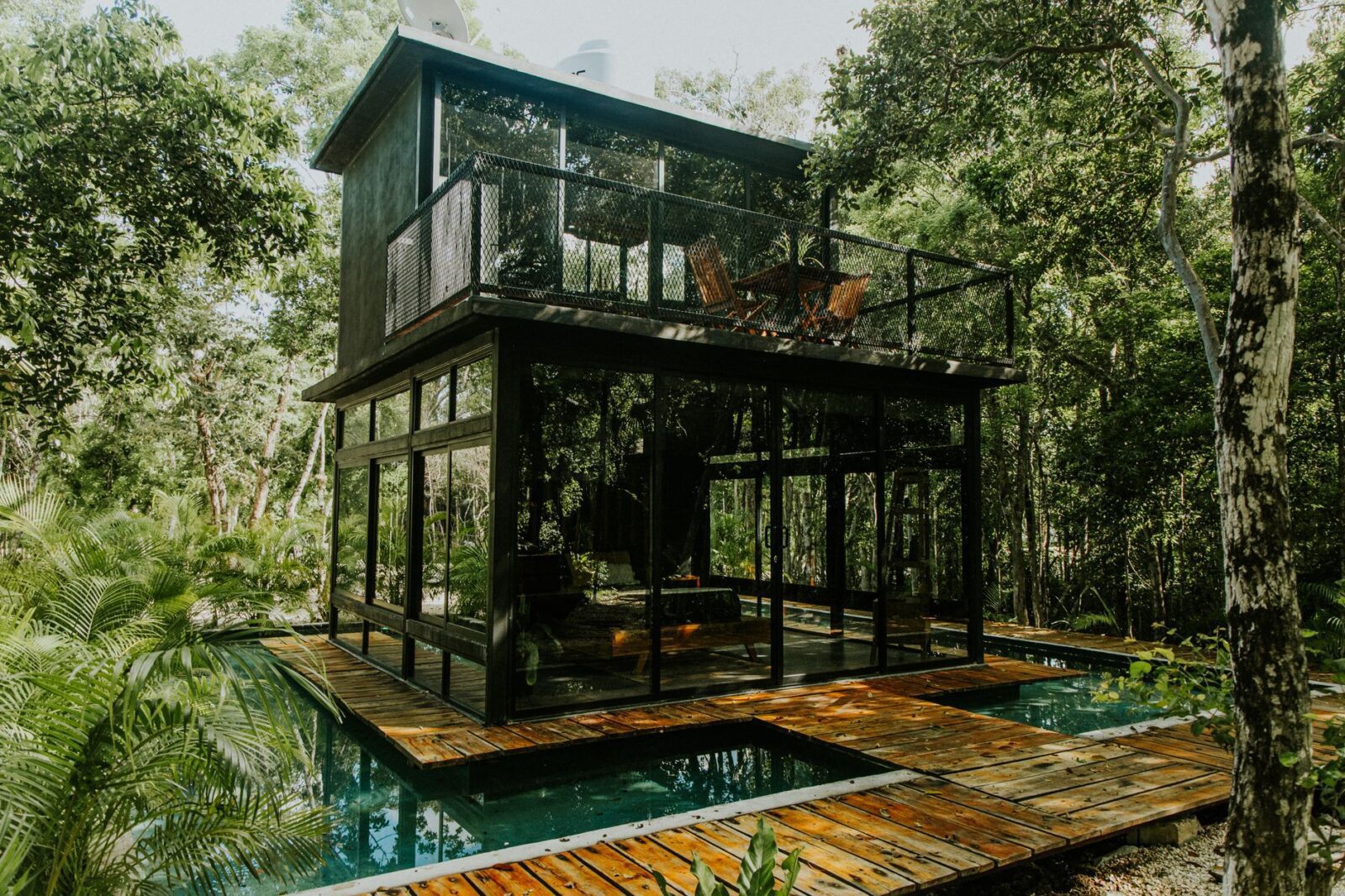 This Tree House Airbnb Is Built Around a Living Tree in South Carolina’s Blue Ridge Mountains - Photo by Amar Preciado on Pexels