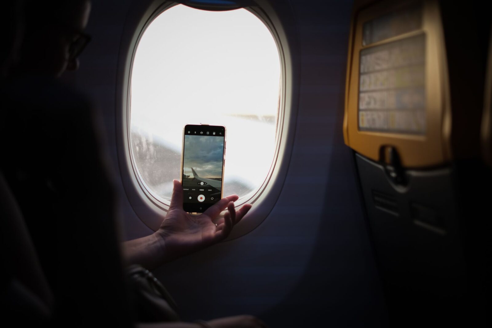 cheap flight - Photo by William Gevorg Urban on Pexels