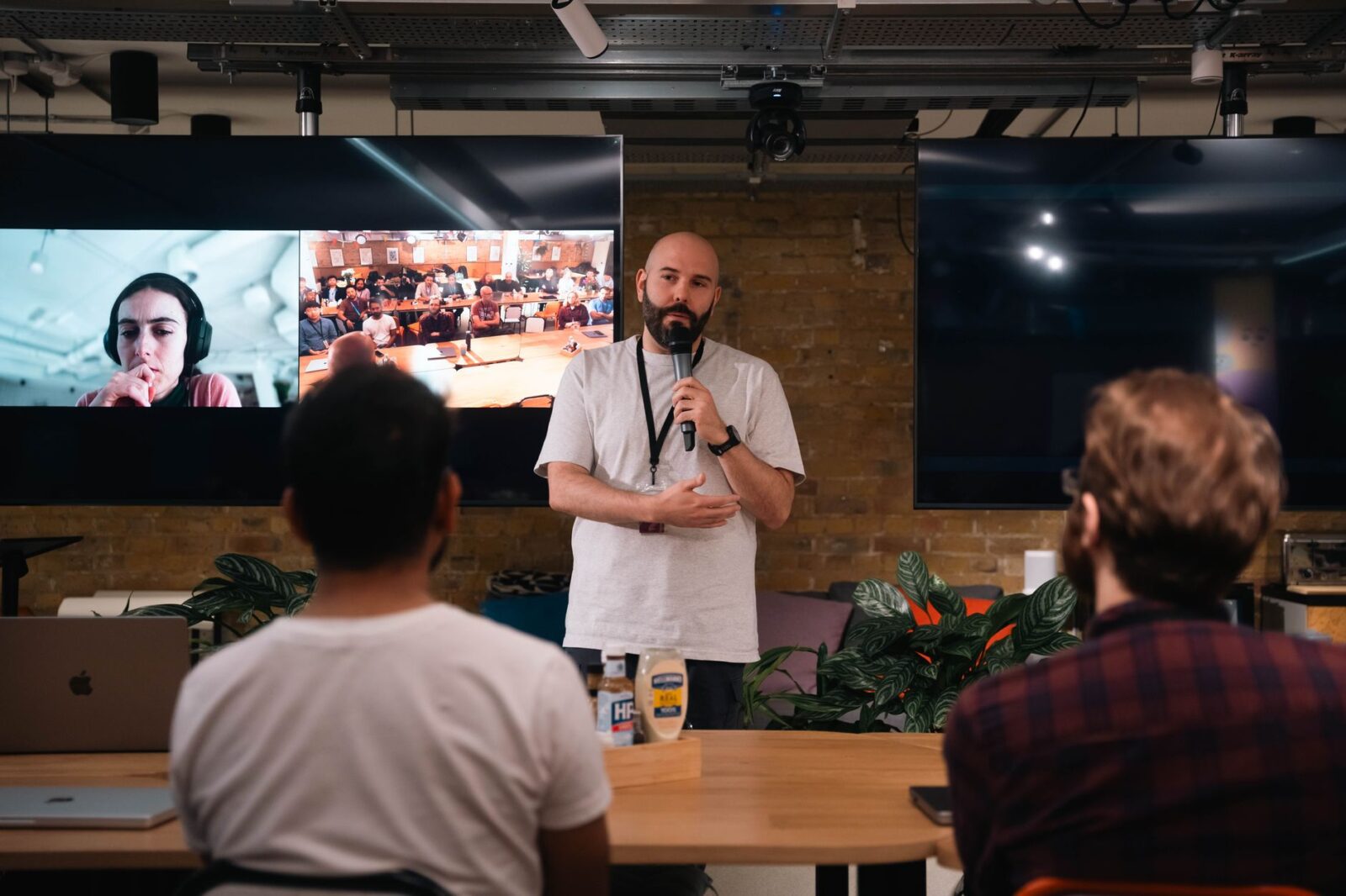 Web Summit Rio: How Latin America’s Biggest Tech Stage Is Reshaping the Industry - Photo by Viridiana Rivera on Pexels