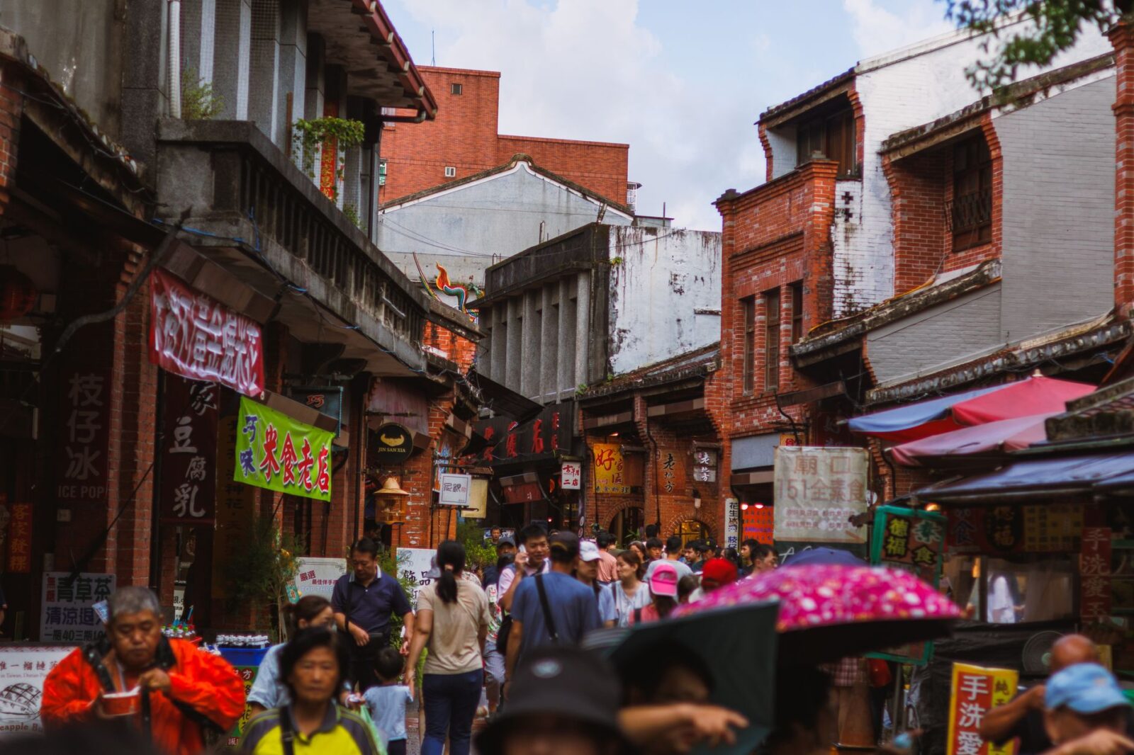10 Unique Countries Without Land Borders You Should Know About - Photo by CX LEE on Pexels