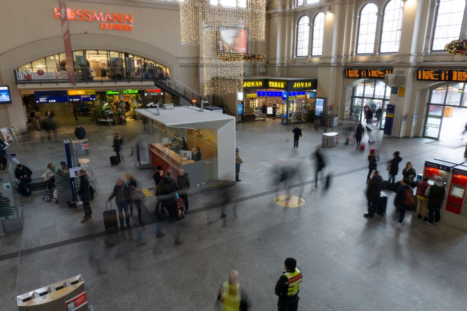 Frontier’s Q2 Shows an Ultra-Low-Cost Carrier Can Raise Fares Too - Photo by Alex Fu on Pexels