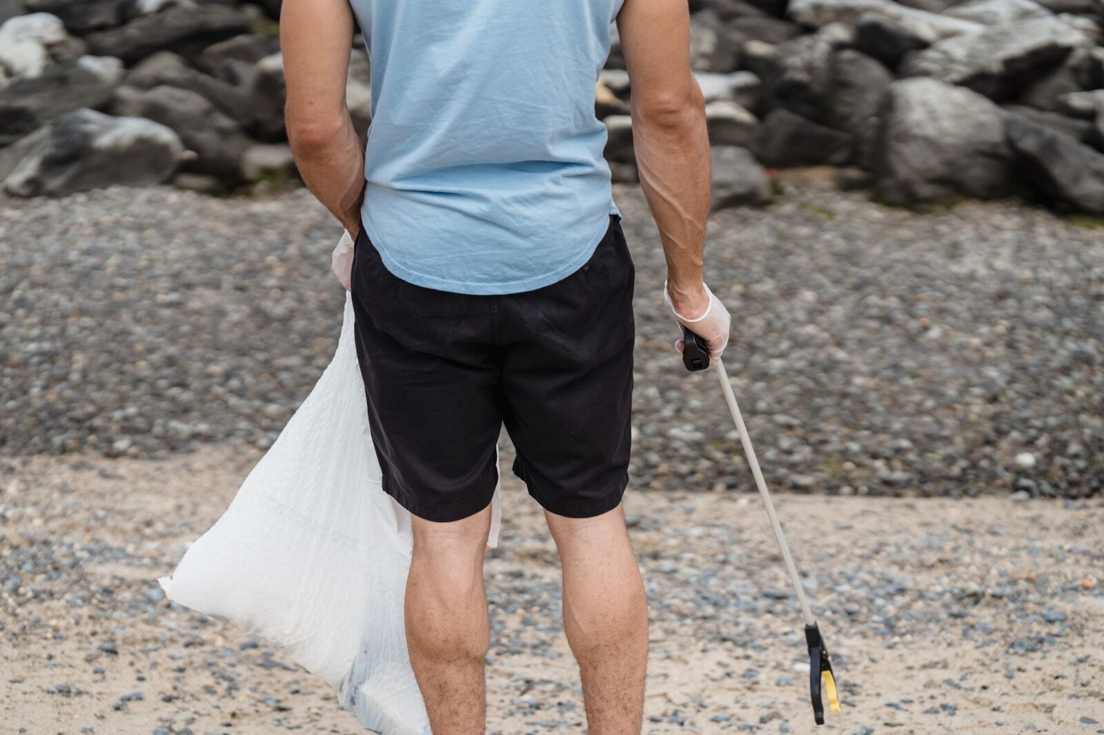A New Survey Says 92% of Americans Admit to Bad Beach Behavior—Here Are the Worst Offenses - Photo by Lara Jameson on Pexels