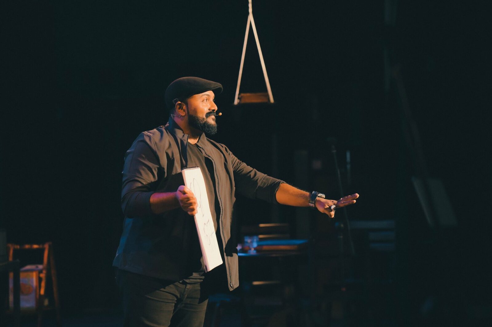 jason sudeikis - Photo by Nipin Niravath on Pexels