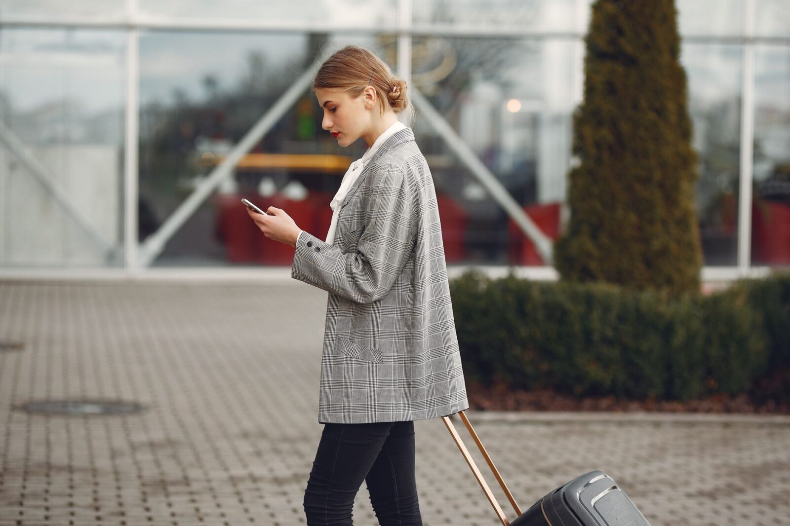 Airbnb Is Growing Faster Than Rivals as AI Speeds Up Product Releases - Photo by Gustavo Fring on Pexels