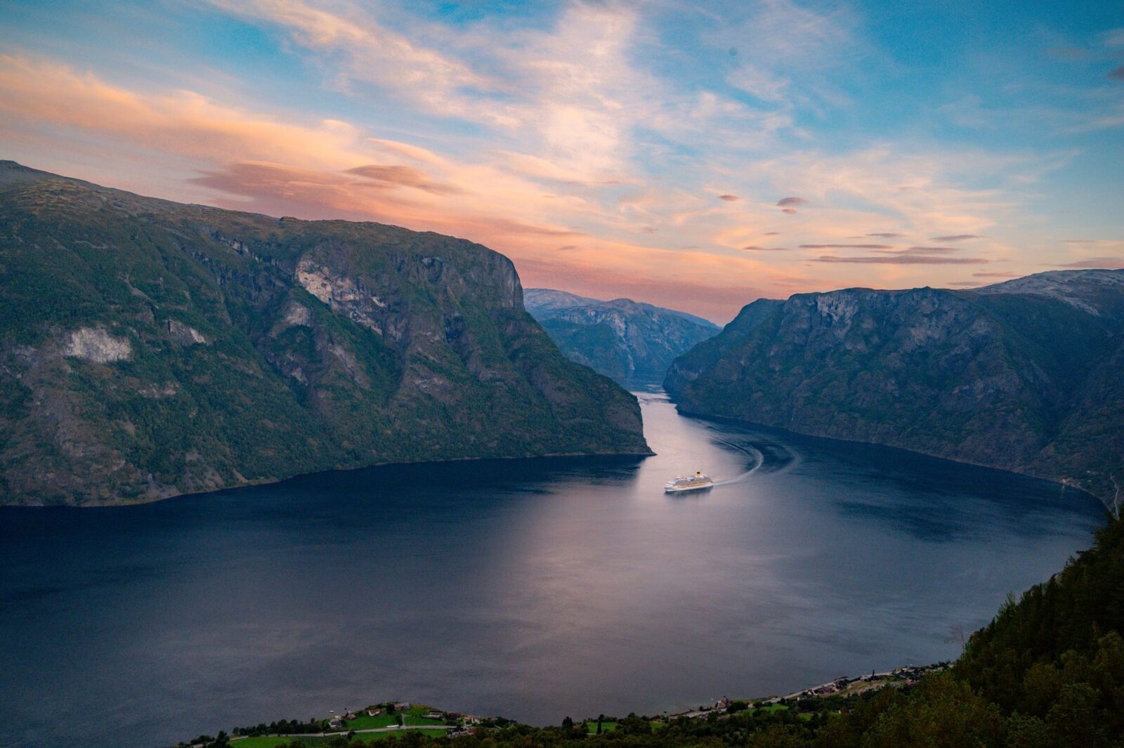 best places to visit in norway - Photo by Nguyen Ngoc Tien on Pexels