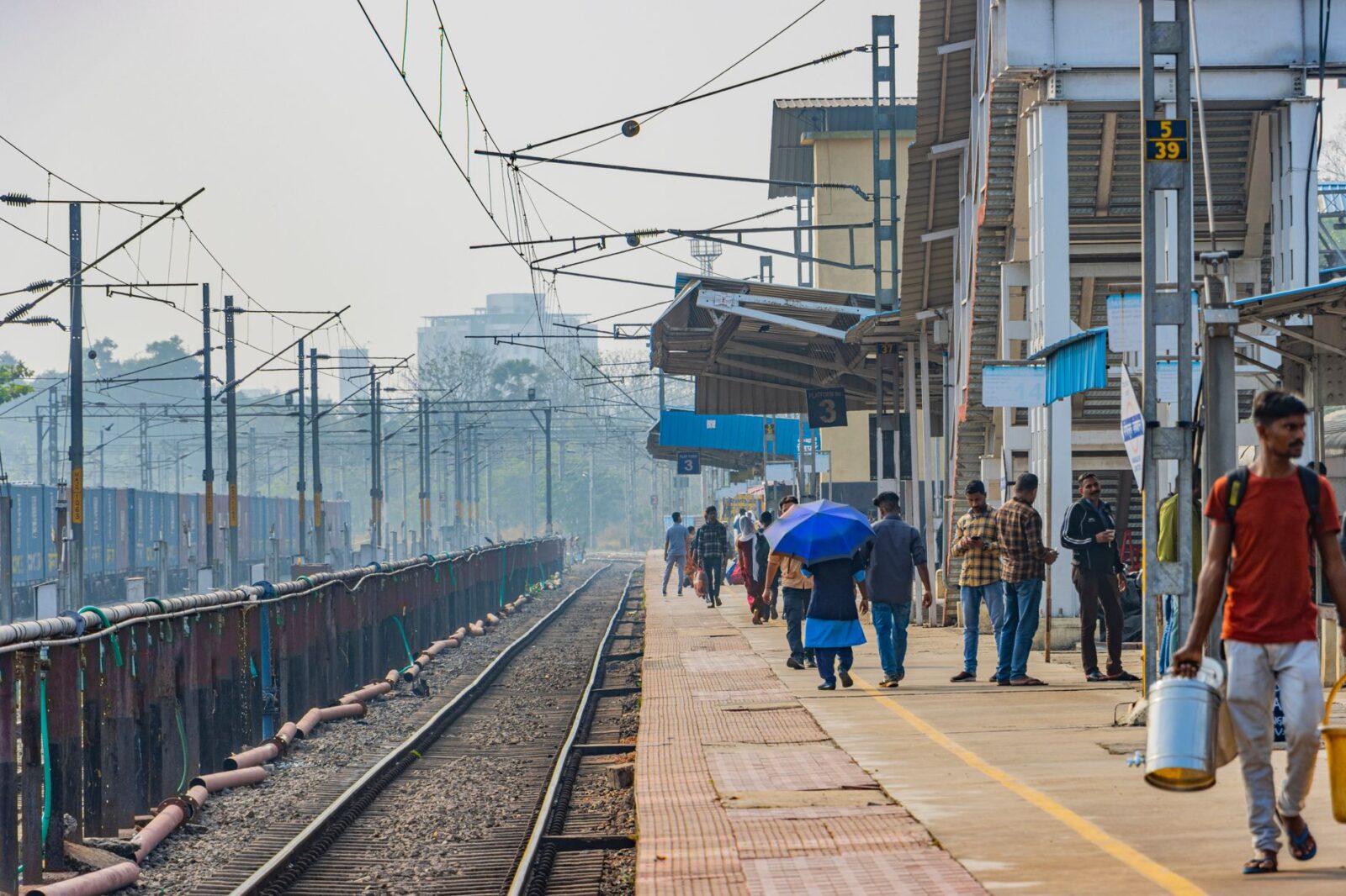 Ixigo  Tests Packaged Tours for Trains, Uber Becomes a New Distribution Engine - Photo by Shantum Singh on Pexels