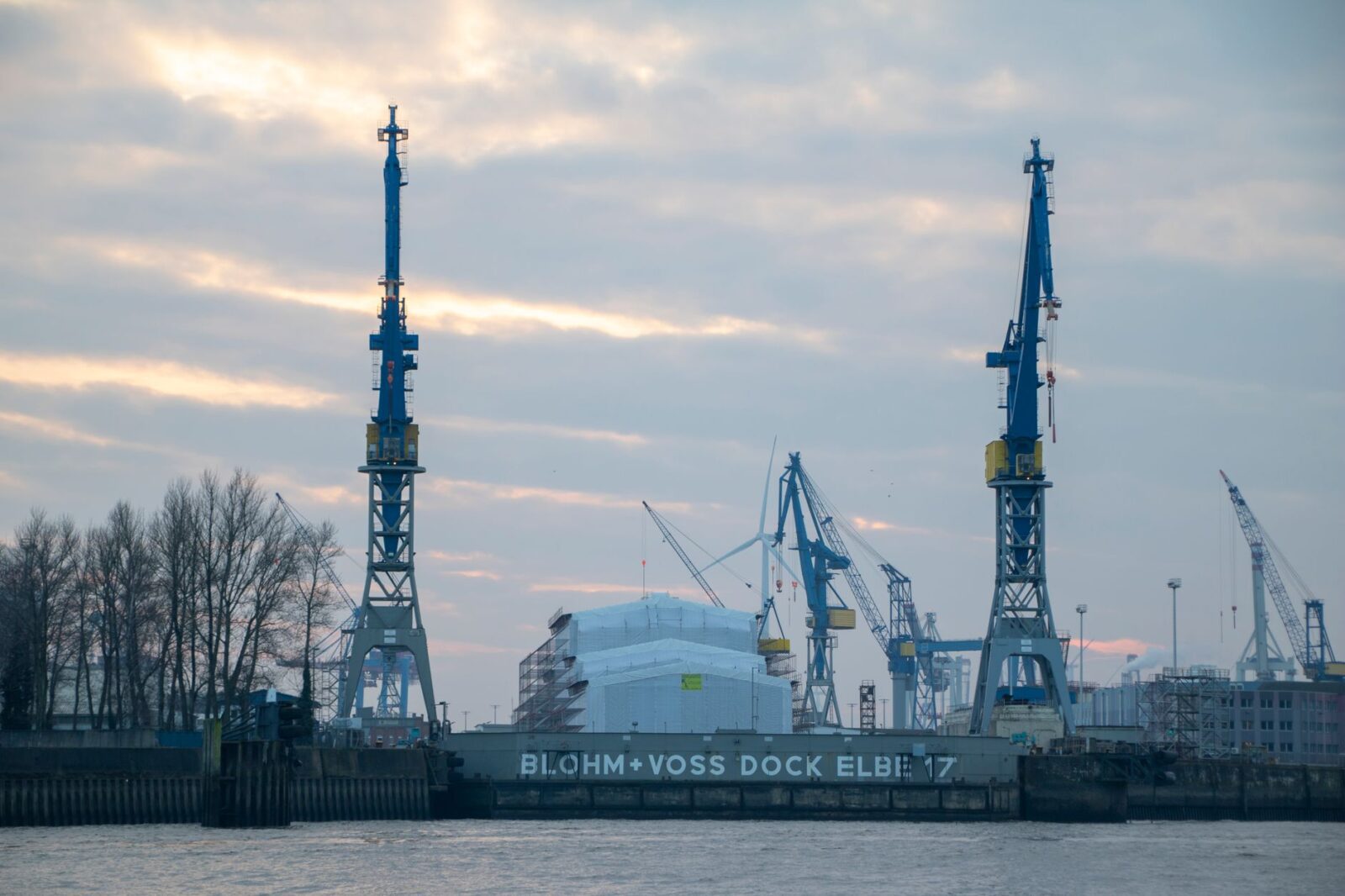 "Scotland is powering Britain's future defence" says Defence Secretary on first visit to Rosyth Shipyard and forces housing - Photo by Frank Rietsch on Pexels