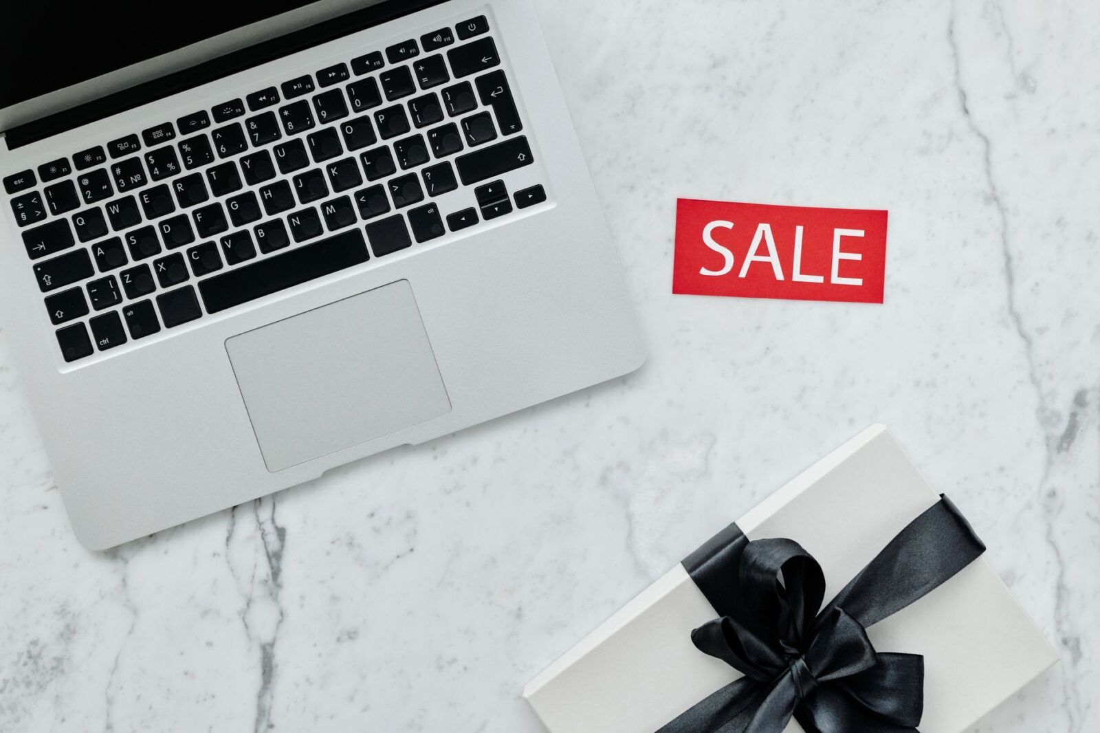 Earn points, miles or cash back: How to maximize online shopping portals for your purchases - Photo by Max Fischer on Pexels