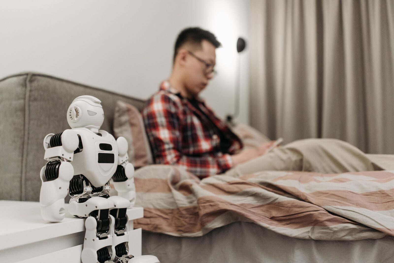 Expedia Cuts Eight Executives as It Reorganizes Around AI - Photo by Pavel Danilyuk on Pexels
