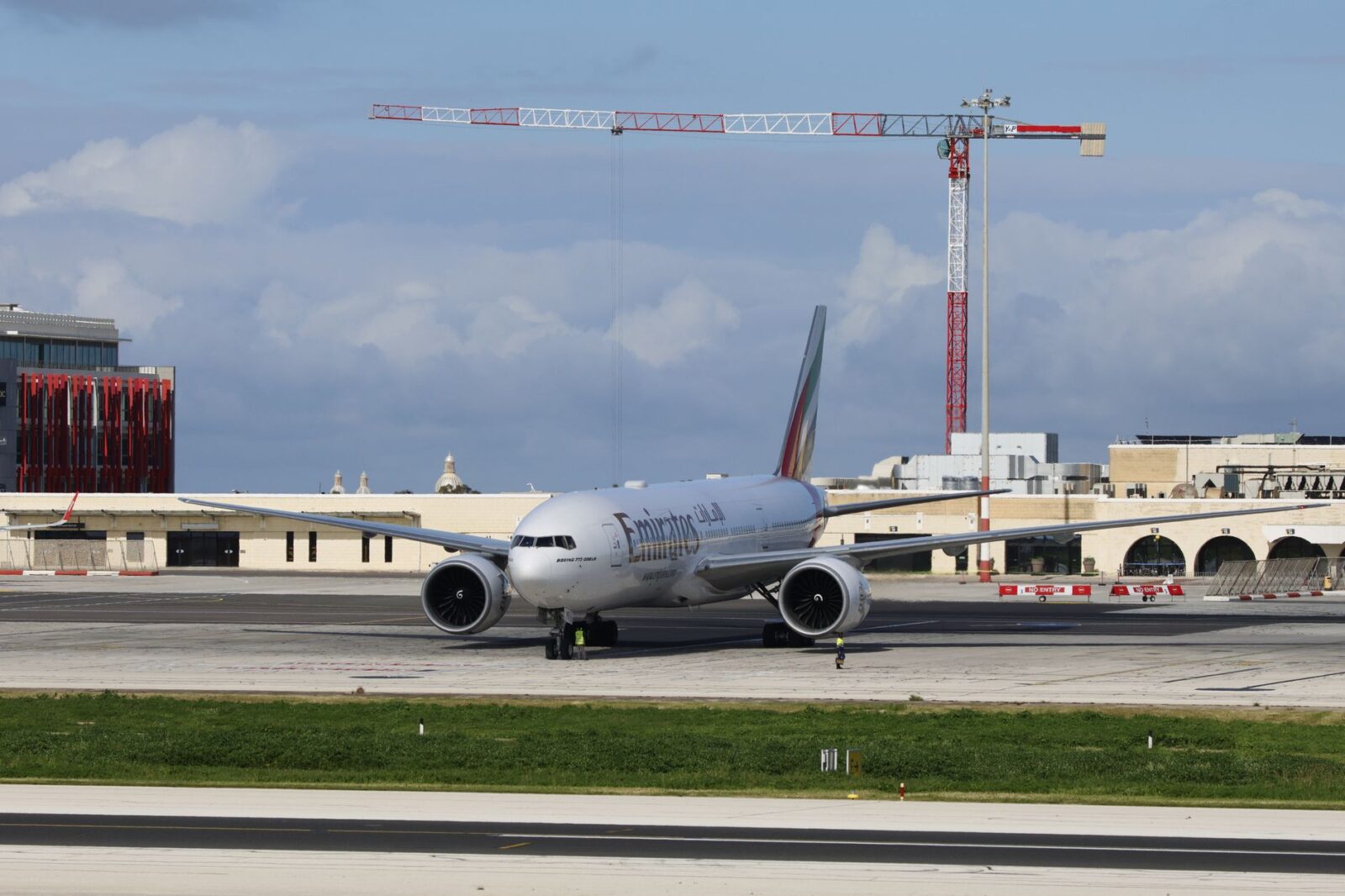 Gatwick Is Set To Expand — And So Will Its Carbon Footprint - Photo by Drinu Cutajar on Pexels
