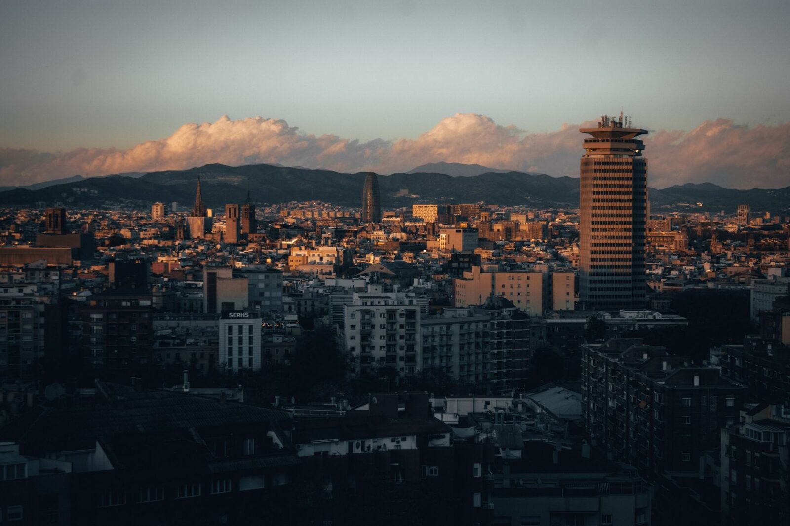 spain travel advisory - Photo by Michael King on Pexels