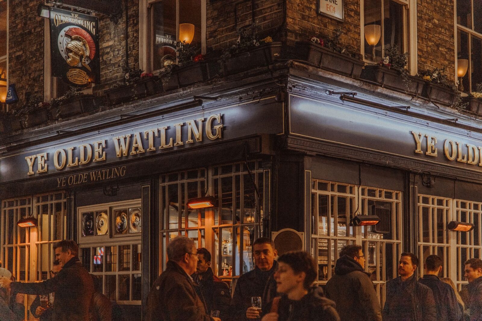 UK Pubs and Clubs Get Tax Cuts. Hotels Get Left Out — Again - Photo by Wender Junior Souza Vieira on Pexels