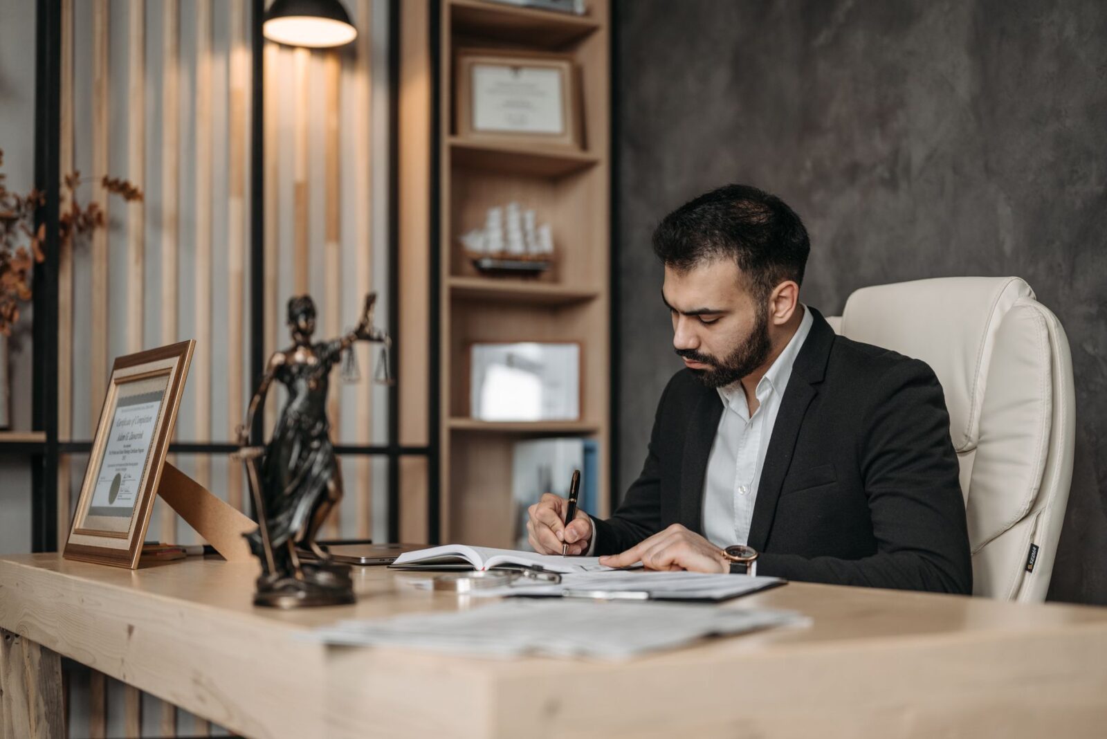 Asylum and immigration – briefing note - Photo by Pavel Danilyuk on Pexels