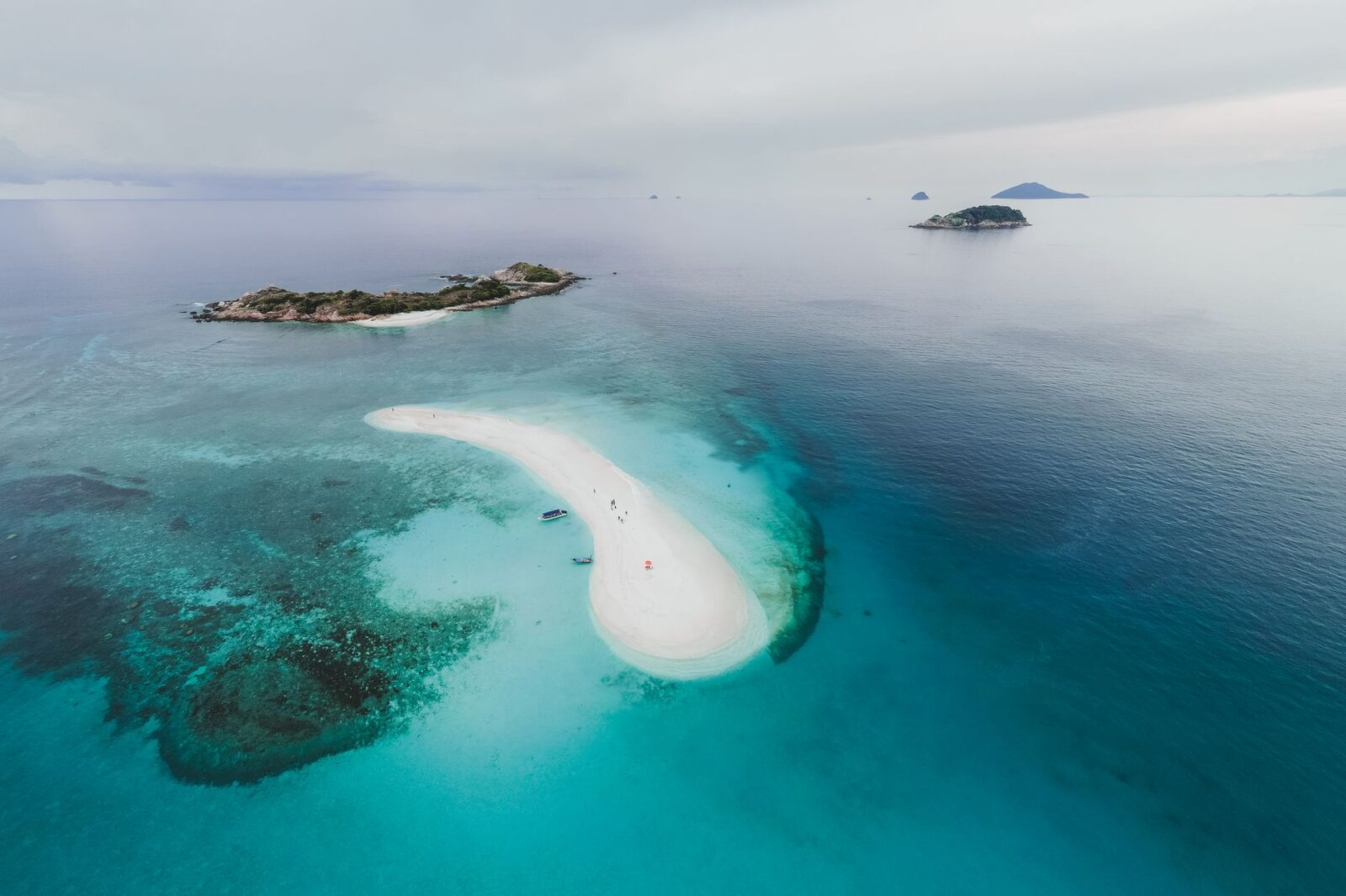 The 15 Most Beautiful Airport Landings in the World, Ranked - Photo by Pok Rie on Pexels