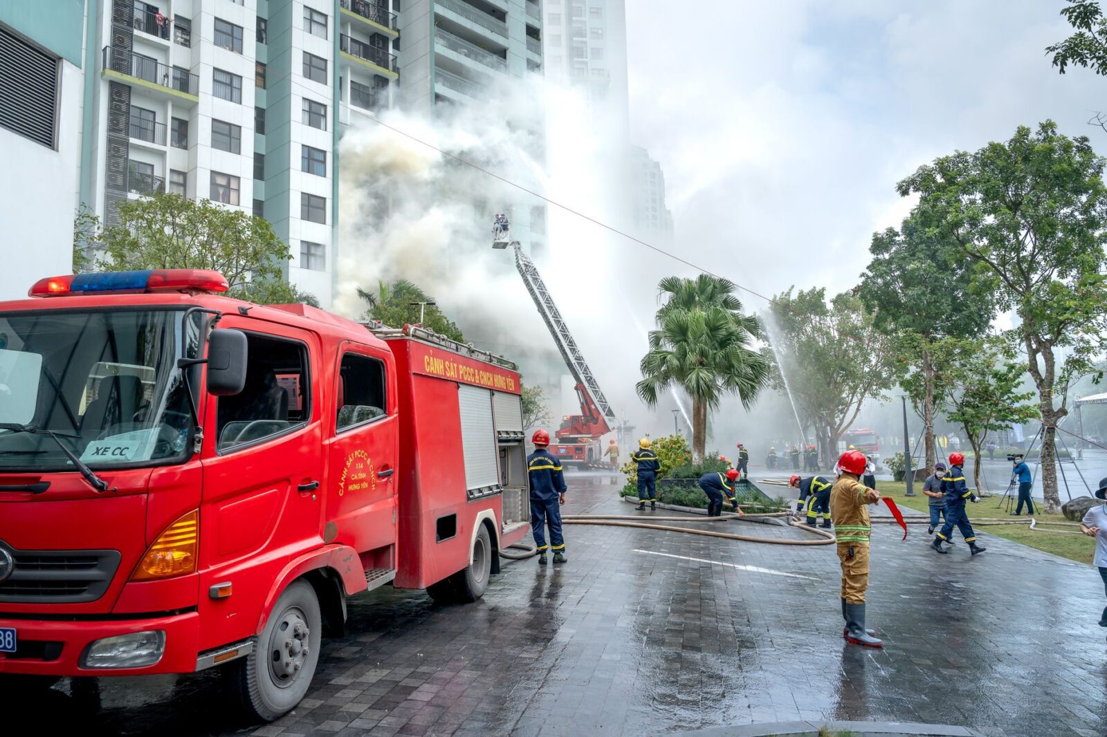 Emergency Alert to be sent to England and Wales as Government steps up wildfire response with funding, military support and BBQ ban - Photo by Quang Nguyen Vinh on Pexels