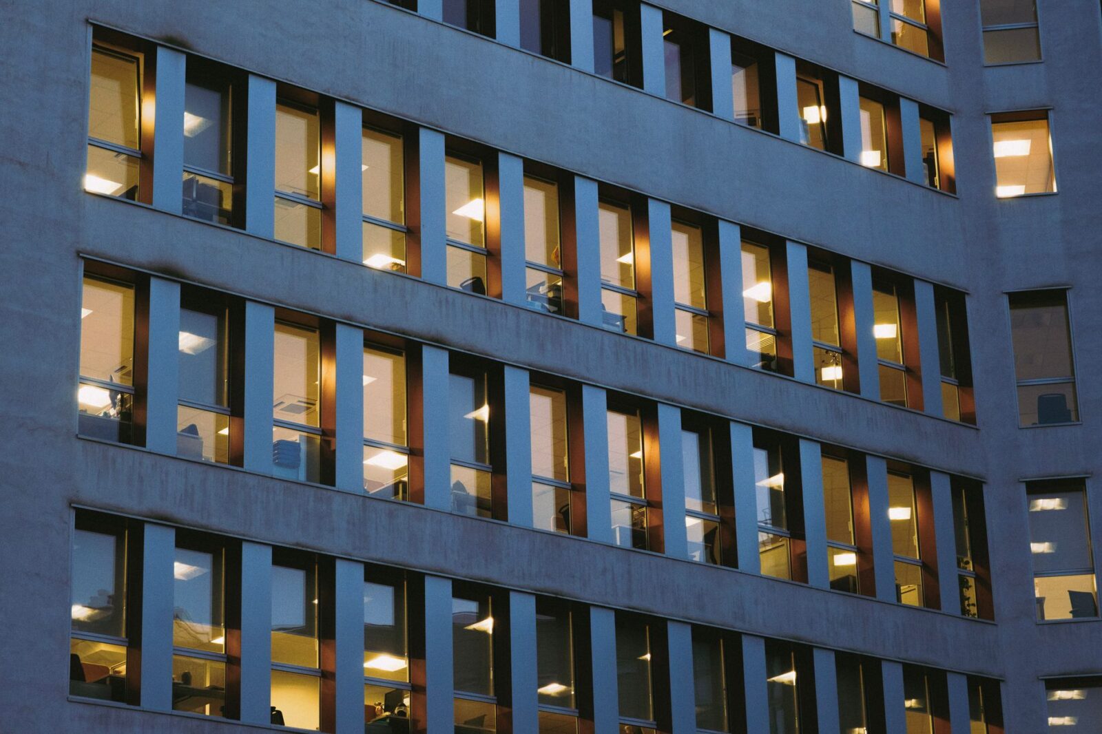 Expedia Cuts Eight Executives as It Reorganizes Around AI - Photo by Mathias Reding on Pexels