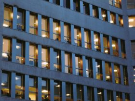 Expedia Cuts Eight Executives as It Reorganizes Around AI - Photo by Mathias Reding on Pexels