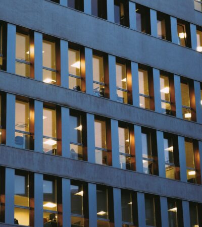 Expedia Cuts Eight Executives as It Reorganizes Around AI - Photo by Mathias Reding on Pexels
