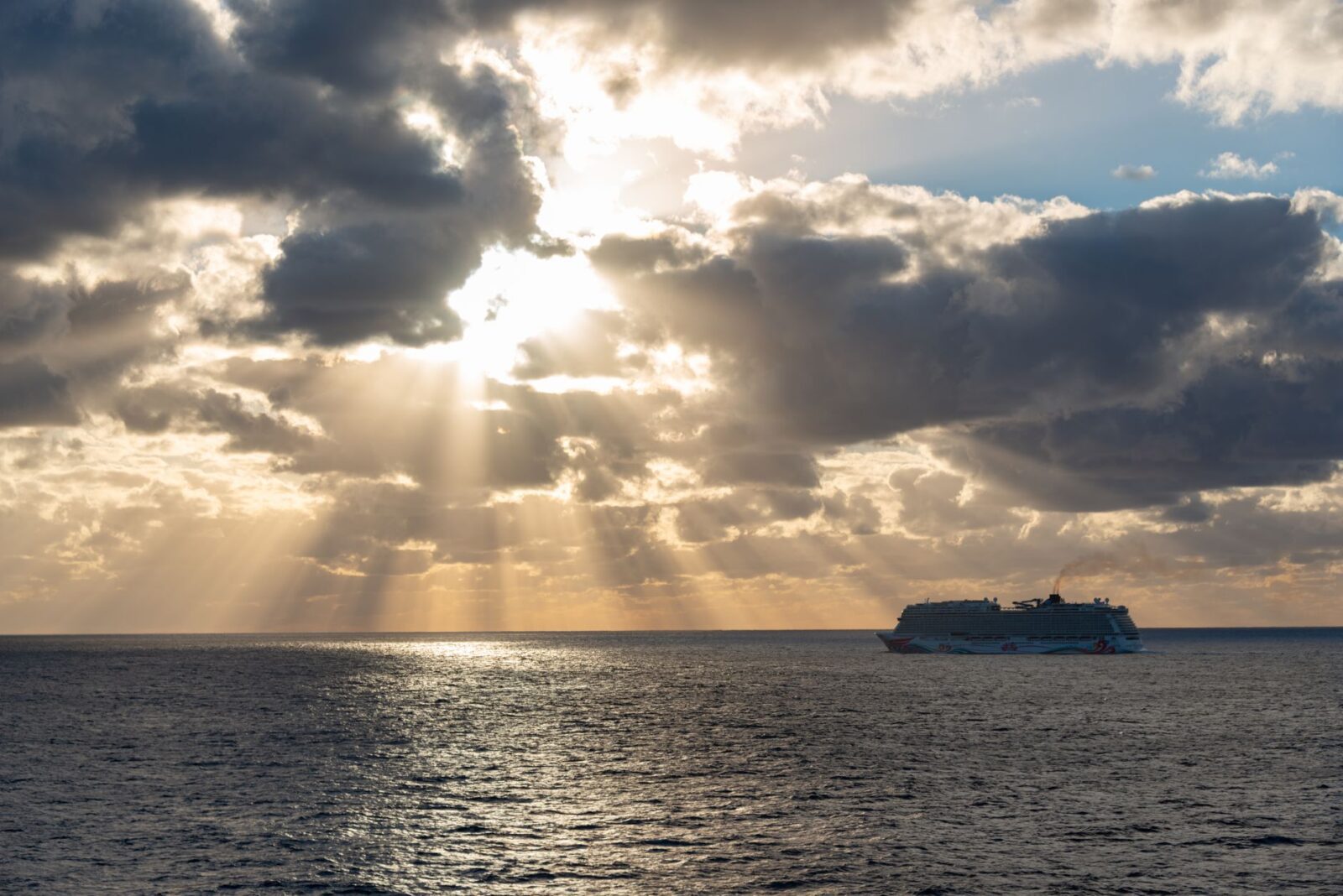 cruise deals last minute - Photo by Diego F. Parra on Pexels