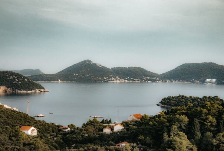 10 Unique Countries Without Land Borders You Should Know About - Photo by Nikola Kojević on Pexels
