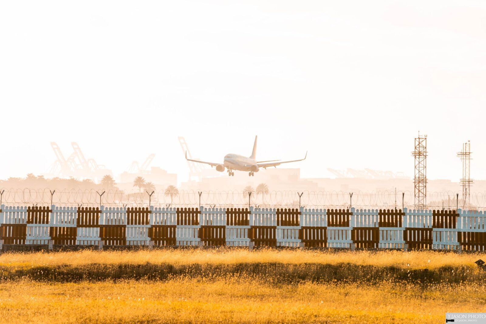 Middle East Aviation Faces 882 Delays and 70 Cancellations as Dubai and More Airports Affected by Travel Disruptions - Photo by 鈞 07黃義 on Pexels