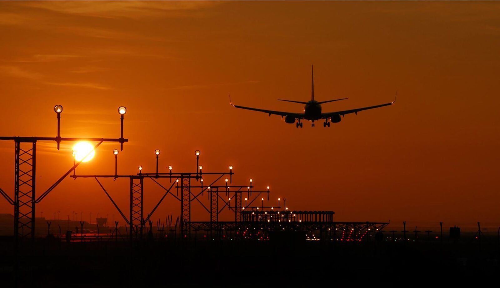 United CEO on Fares in 2027: Fuel Stays ‘Elevated,’ But We Can ‘Pass All of That On’ - Photo by Salva F. Ayala on Pexels