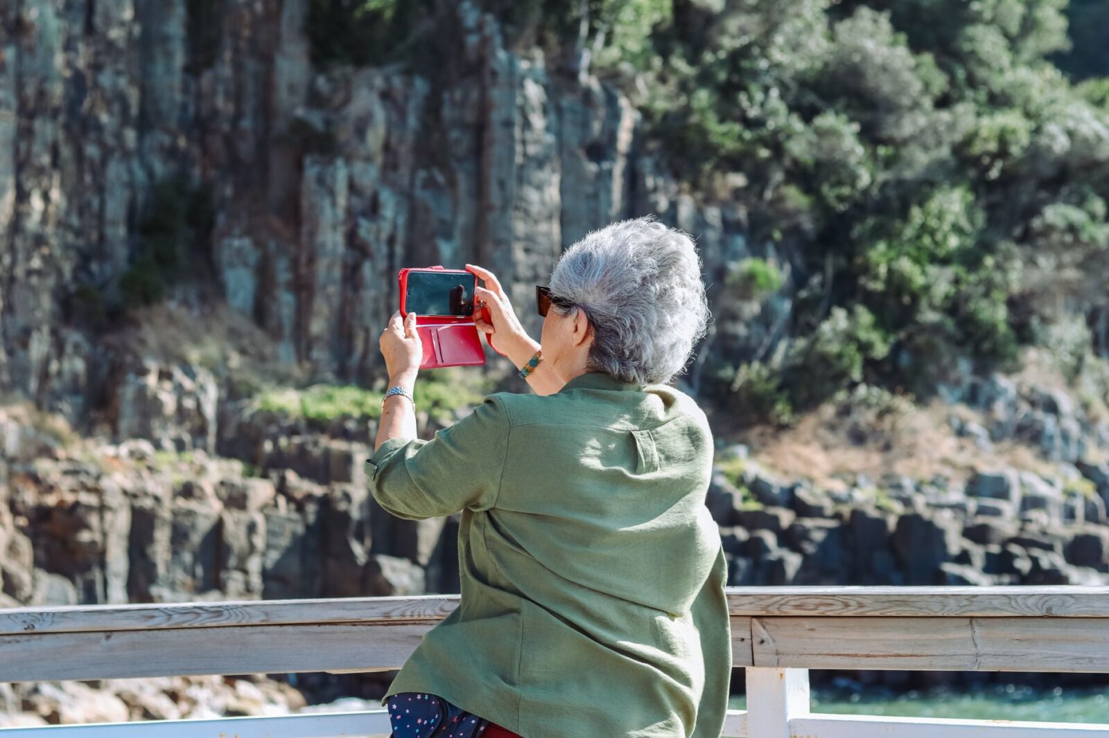 Majorca’s Hidden Coastal Treasure Overwhelmed as Selfie Tourism Fuels Unprecedented Traffic Pressure - Photo by beyzahzah on Pexels