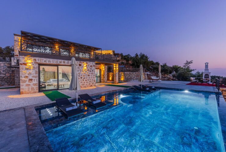Where Celebrities Stayed for Their Euro Summers - Photo by Ahmet ÇÖTÜR on Pexels
