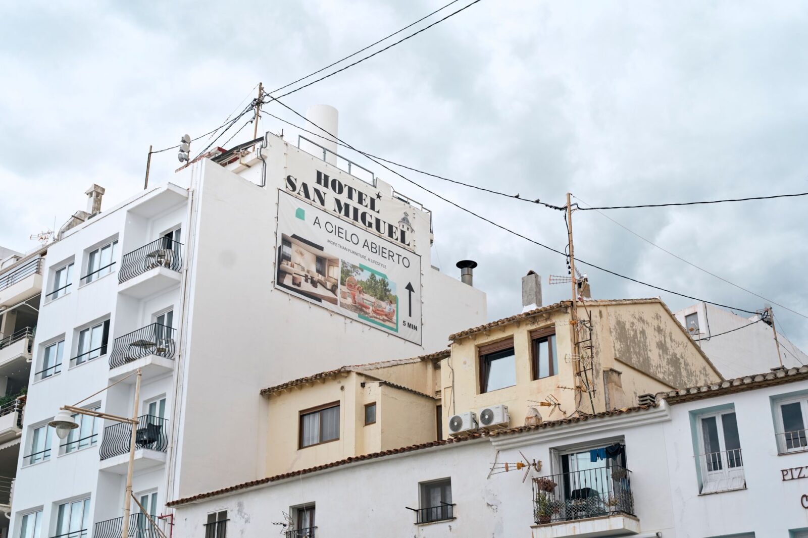 Google Brings Agentic AI to Ask Maps Hotel Search - Photo by Deimantas Viburys on Pexels