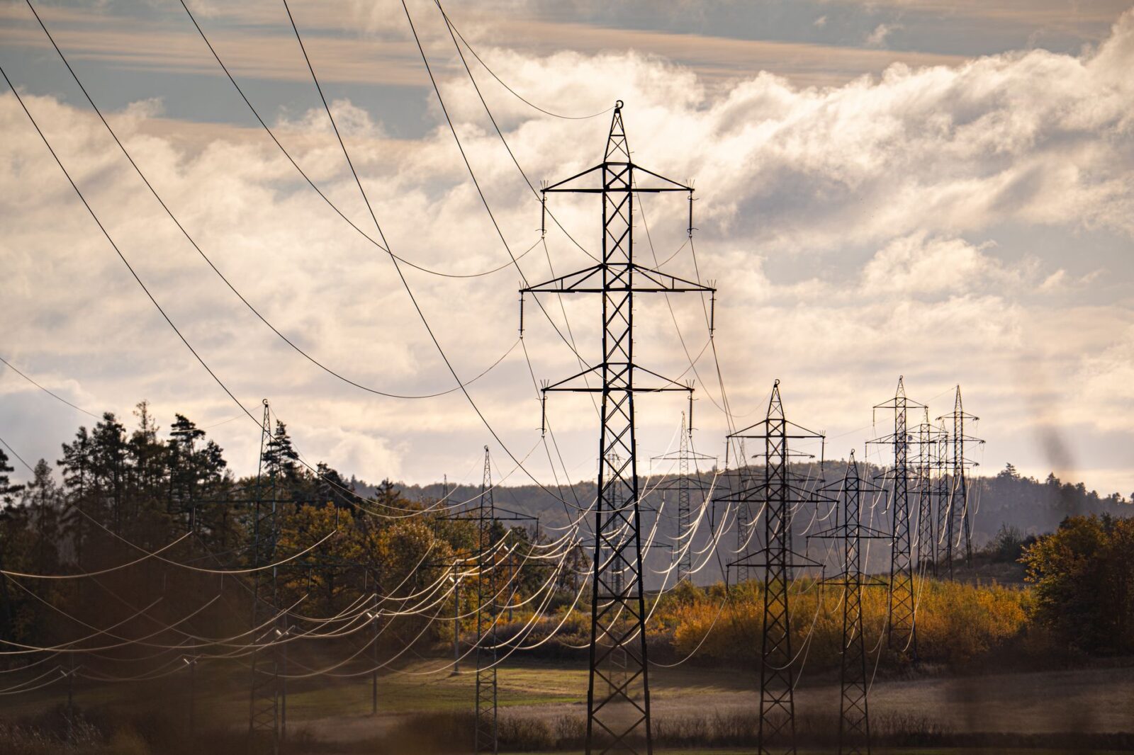 Households living near new pylons to save thousands on bills - Photo by Jiří Dočkal on Pexels