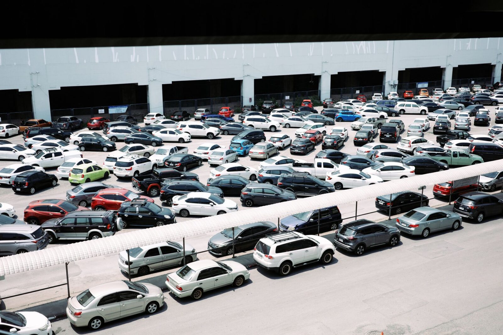 Airbnb-CarTrawler Partnership Details 1 Month In: Scoop - Photo by Tony Wu on Pexels