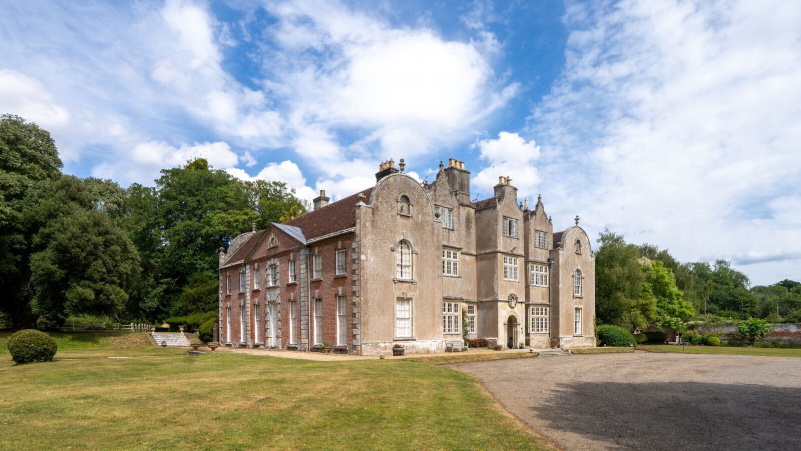 The Whimsical British Country-House Fantasy Is Taking Over Upstate New York - Photo by Phil Ledwith on Pexels