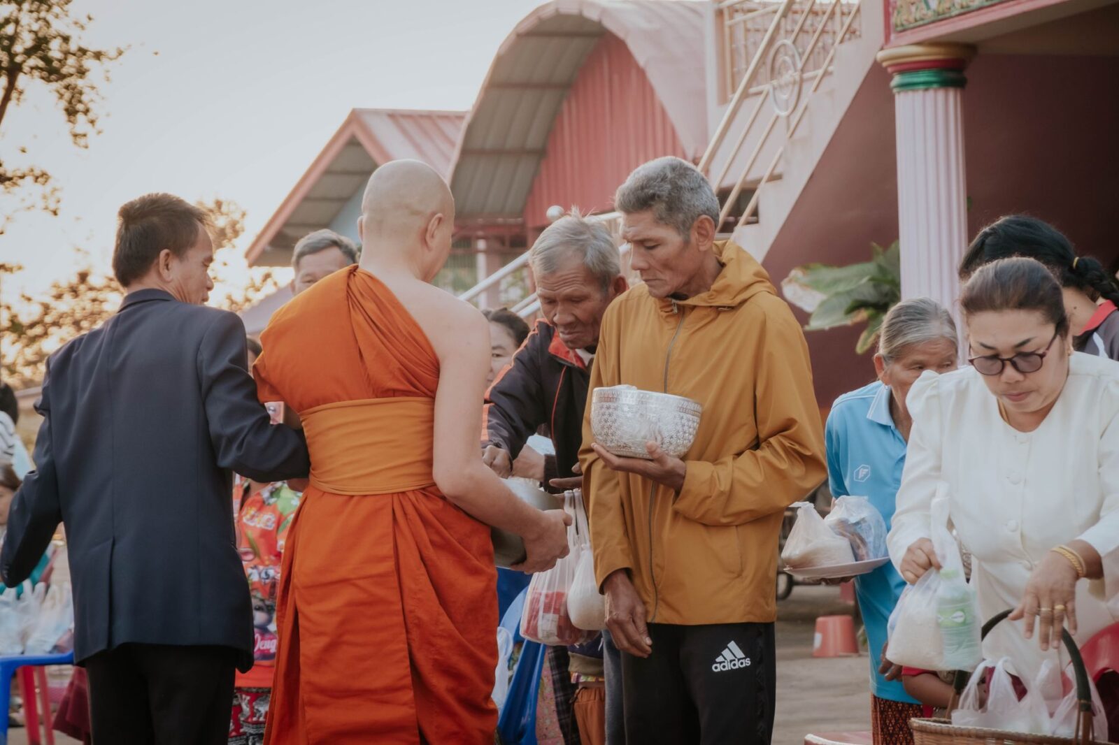 Prime Minister launches national drive to get everyone in for Christmas - Photo by Namfon Sasimaporn on Pexels