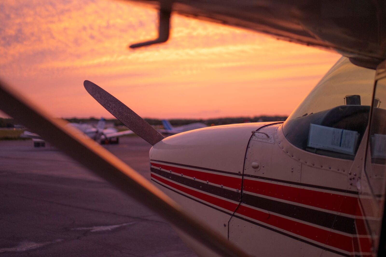 find cheap flights - Photo by Joseph Walker on Pexels
