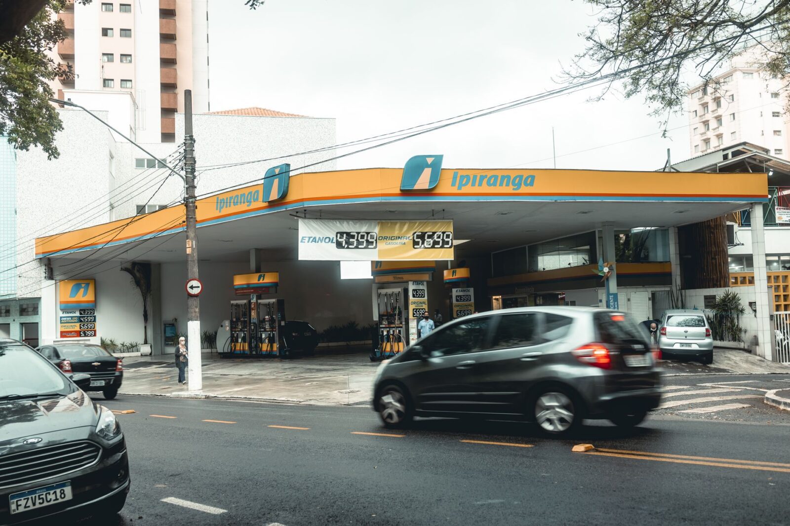 Minister Metlege Diab to highlight the extension of the federal fuel excise tax relief on gasoline, diesel, and aviation fuels for Canadians - Photo by Marcio Skull on Pexels