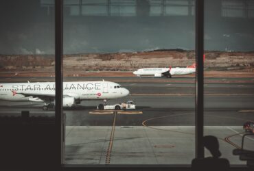 Is it worth becoming a Citi / AAdvantage Executive authorized user for Admirals Club access? - Photo by Yaşar Başkurt on Pexels